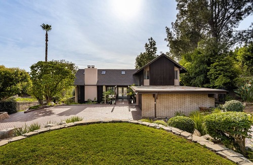 Fullerton House | NEW! This Mid-century modern estate home with forever views.
