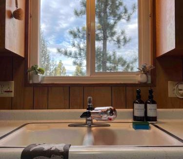 Upper Moonridge House | New Yena Cabin in Moonridge