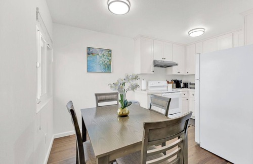Central Berkeley Apartment | New2BR! Comfy Apt, Walk to UC Berkeley & Downtown with workspace, wifi & parking