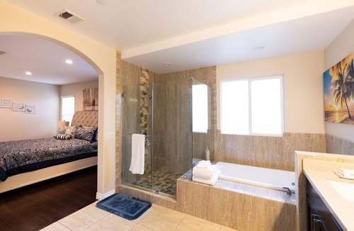 Garden Grove House | Newly built , 15 min Disneyland , Anaheim Convention, 2 min eateries and market