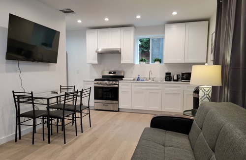 Beverly Hills House | Newly built 2 bedroom home by Beverlywood! A+ area
