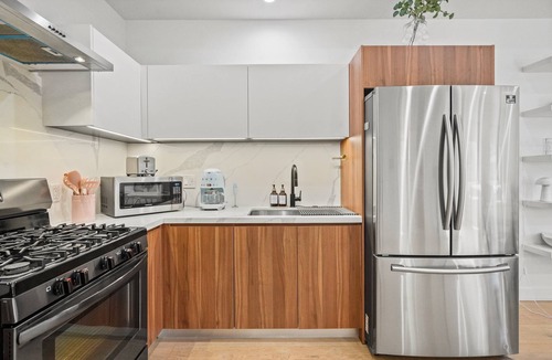 Mar Vista House | Newly Built 2 Bedroom 2.5 Bath House w/Modern Finishes Pet and Family Friendly