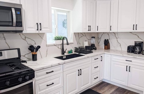 Simi Valley House | Newly built guest house with full kitchen and washer/dryer