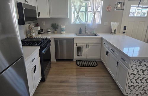Hawthorne House | Newly built, stylish and spacious 3-bedroom getaway. Near SoFi Stadium & LAX.