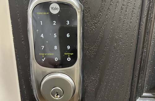El Monte House | Newly decorated room, automatic big iron door, smart lock safety and convenience