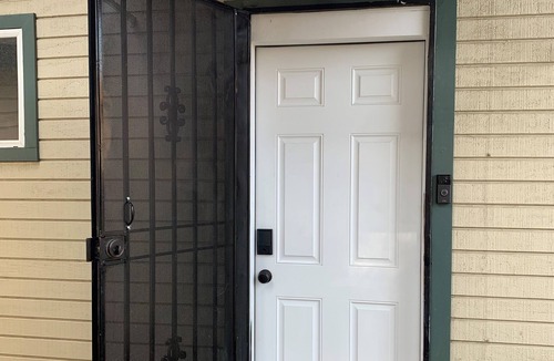 Azusa Apartment | Newly redone studio w/outdoor lawn & eating space
