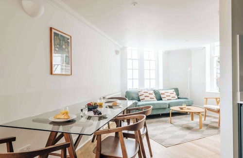 Vincent Square Apartment | Newly Refurbished 2BD LG Apartment
