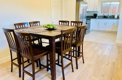 Montrose House | Newly remodeled 3 bedrooms single floor home located close to Downtown Montrose.