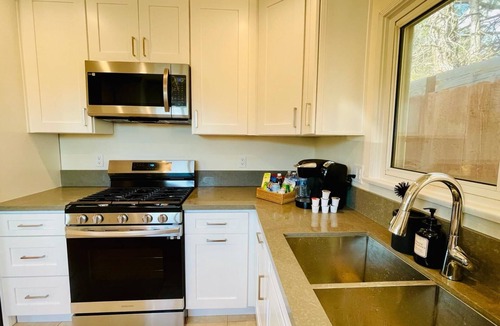 Montrose House | Newly remodeled 3 bedrooms single floor home located close to Downtown Montrose.