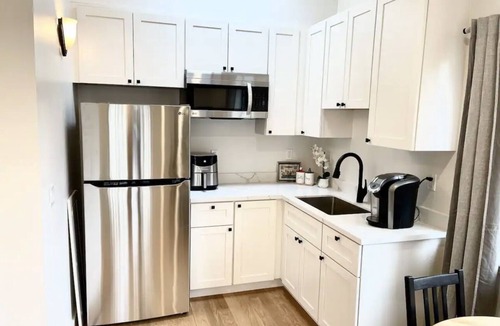 Lakeshore House | Newly Remodel Guest Suite-Separate Entrance