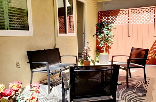 North of Wilshire House | Newly remodeled 2+2.5 Townhouse in Prime Santa Monica - assigned parking space