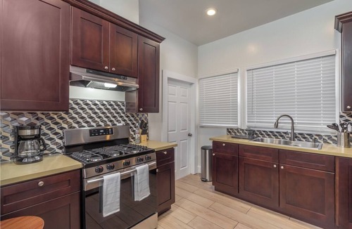 Pico-Union Apartment | NEWLY REMODELED! 2BR 1BA near LA Convention Center