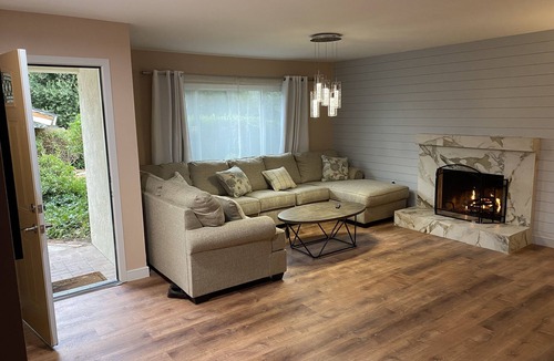 East Grove House | Newly remodeled 7bedroom 3bathroom house