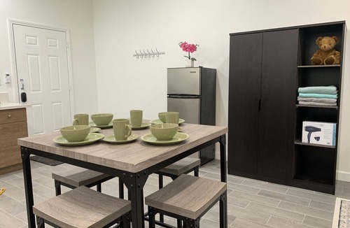 Quartz Hill House | Newly Remodeled Private Studio Home