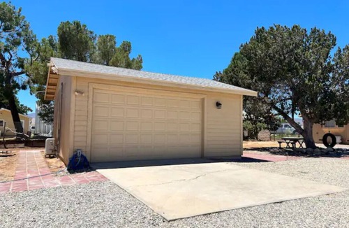 Quartz Hill House | Newly Remodeled Private Studio Home