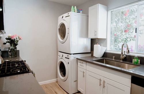 NoHo Arts District House | NEWLY RENOVATED 2-BEDROOM TOWNHOUSE WITH PRIVATE ROOFTOP DECK REMODELED IN 2022 (p30)