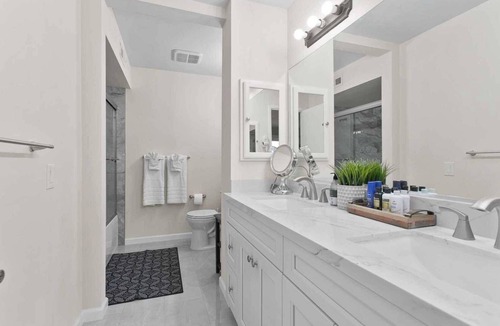Valle Lindo House | Newly Renovated｜Communal Pool｜20min to Disney｜Backyard｜Dedicate Workspace #41910