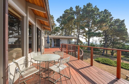 Mendocino House | Newly-renovated, dog-friendly, oceanfront retreat with fireplace - near downtown