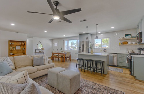 North Valley House | Newly Renovated Oceanside Home