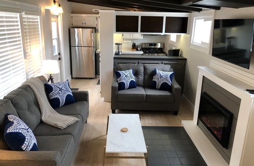 Balboa Island Cottage | Newly renovated, Reserved Parking, Rooftop Deck, HVAC Steps to Bay Beach & Shops