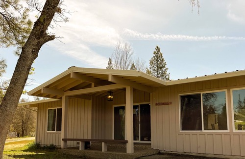 Grass Valley House | Newly renovated rural retreat space!