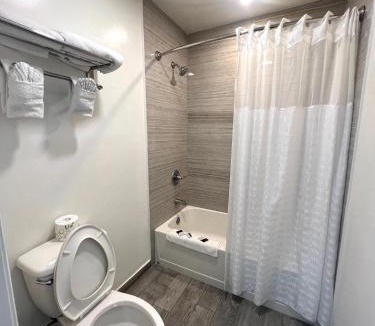 East Side Costa Mesa Hotel | Newport Bay Inn