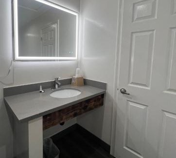 East Side Costa Mesa Hotel | Newport Bay Inn