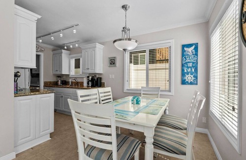 Newport Beach House | Newport Beach 1 bedroom, 1 bath + Sleeper Sofa Bed - Home/Beach/Garage/Patio