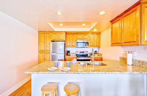 Balboa Peninsula Condo | Newport Beach combo property with oceanfront balconies in ideal location