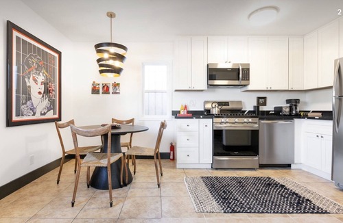 Ralph Bunche Apartment | Next to Oakland and San Francisco Downtown. A perfect place to relax and/or work