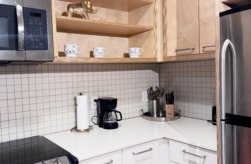 Atwater Village Apartment | Nice Hollywood Blvd. Apartment with FREE PARKING