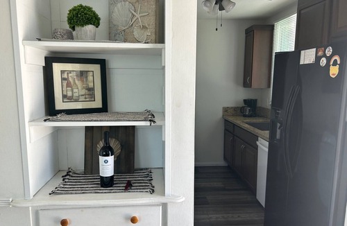 Hawthorne House | Nice two bedroom home near, beach, So-fi & LAX