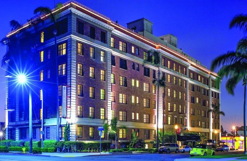 Park West Resort | Nightlife, fine dining, corner cafés & designer boutiques!