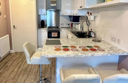 Dartford Apartment | NKN Cosy Maisonette Dartford Station Free Parking