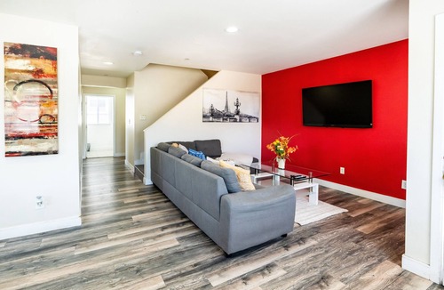 Boyle Heights Apartment | nModern Spacious 5 Bedrooms 3-Bathroom with AC Near Downtown LA with 2 Parking