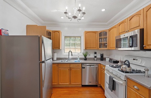 Belmont Shore House | No Cleaning Fee! Discounted Long Beach Stays w/Arcade - FirePit - Parking