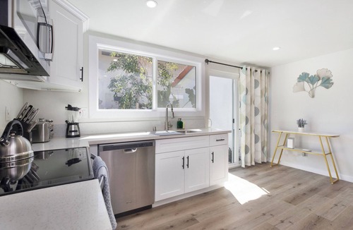 Mission Viejo House | No Stairs w/Yard & EV Charger (Olive Perch)