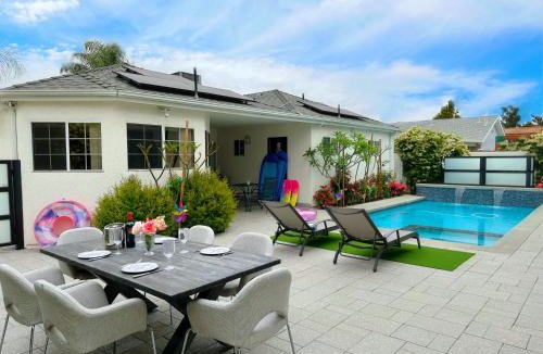 Valley Glen Villa | NoHo Luxury Oasis I saltwater pool-spa I sleeps up to 8 I 15 mins from Hollywood