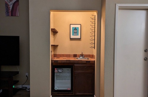 Valley Glen House | NoHo & Universal Studios Home 2 BR/2.5 BA