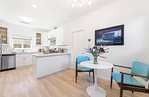 North Hills West Cottage | North Hills Private Guest Cottage, Laundry, Wi-Fi, Kitchen. Pets welcome