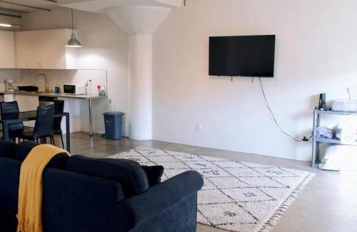 NoHo Arts District Apartment | North Hollywood at its best!
