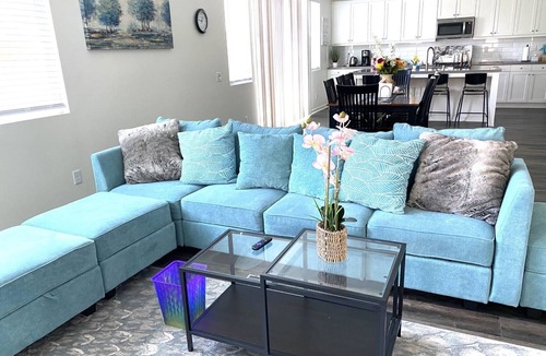 Sylmar House | North LA Spacious/Family-Friendly New Home with 5 Bedrooms, 3 Baths, 6 Beds