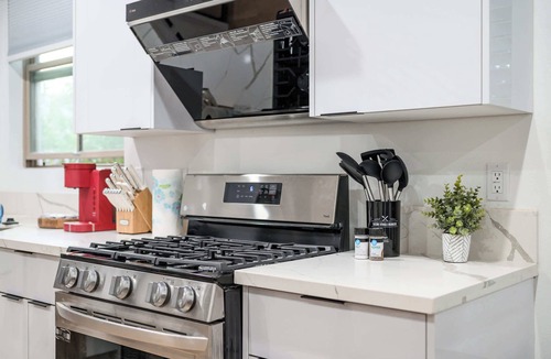 Westlake South Apartment | Not affected by the fire/Modern 5BR Home with Parking, Near LA Attractions #4
