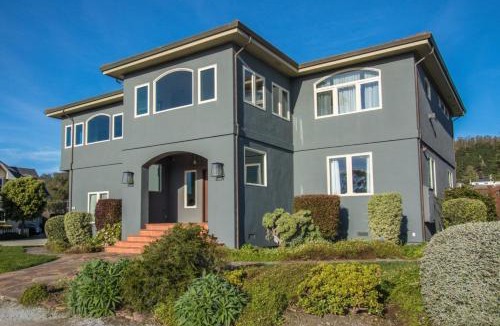 El Granada House | Now Trending - Entire Beach Home Walk to Beaches Restaurants Activities