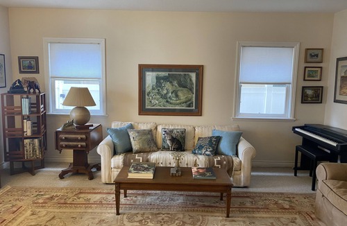 Old Towne House | Now with Air Conditioning! Enjoy Seal Beach! Pool table! Charming and sleeps 8