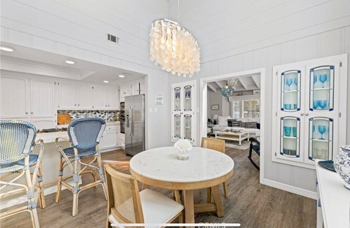 Belmont Shore House | nRare beach find-Steps from Sand, 2 car gar, 3/2+loft, Ocean Views, Hot Tub, AC