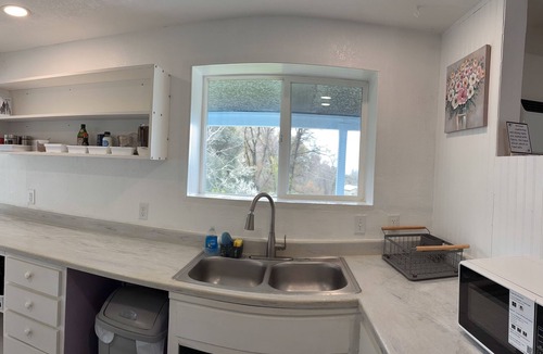 Ukiah House | nVery serene gated home on hill
