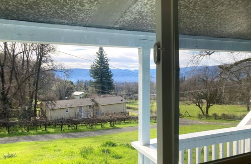 Ukiah House | nVery serene gated home on hill
