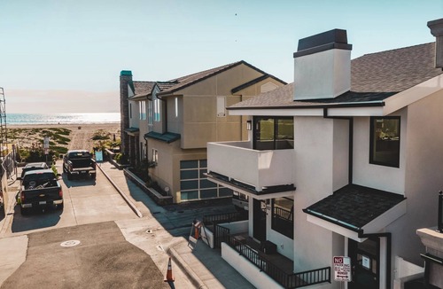 Santa Ana Heights House | O'Neill II by AvantStay | Coastal Paradise | Steps from Beach | Newly Renovated!
