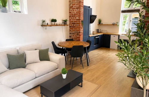 Hanmer House | Oak Barn | 2-Bed Barn Conversion | Sleeps 4